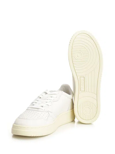 Autry Medalist Low Sneakers In White