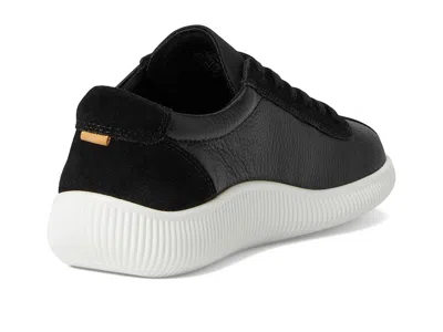 Ecco Textured Leather Low-top Sneaker In Multi