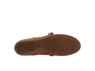 Softwalk Samara Flat In Brown