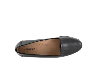 Trotters Womens Solid Flat Shoes In Black