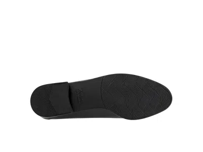 Trotters Womens Solid Flat Shoes In Black