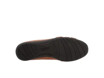 Trotters Daphne Flat In Brown