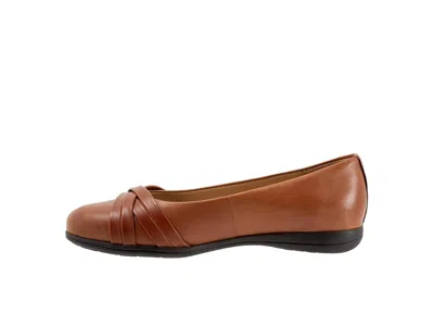 Trotters Daphne Flat In Brown