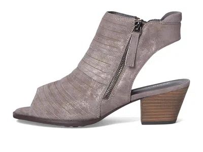 David Tate Sideview In Gray