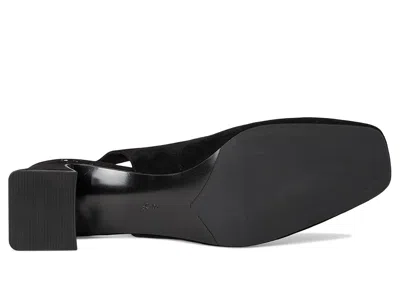 Vaneli Darsy In Black