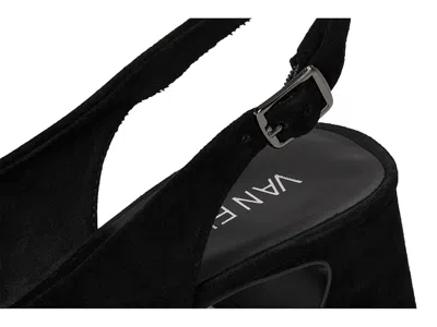 Vaneli Darsy In Black