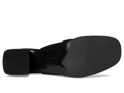 Vaneli Valen In Black