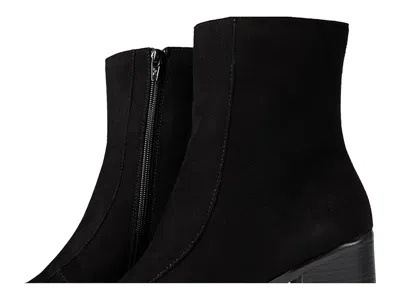 Eric Michael Alice In Black