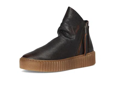 Eric Michael Zelda In Brown