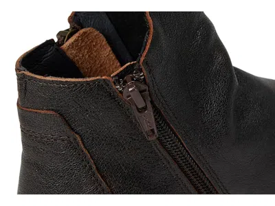 Eric Michael Zelda In Brown