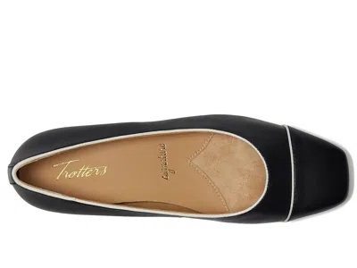 Trotters Harbor Flat In Black