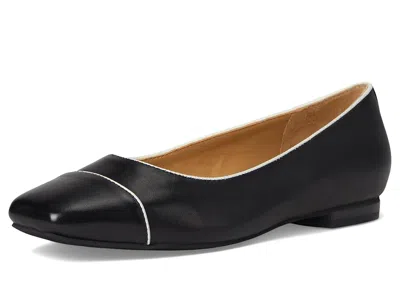 Trotters Harbor Flat In Black