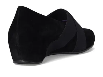 Vaneli Maiya In Black