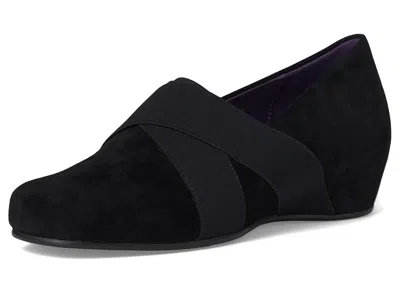 Vaneli Maiya In Black