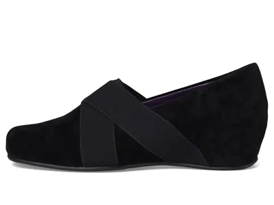 Vaneli Maiya In Black