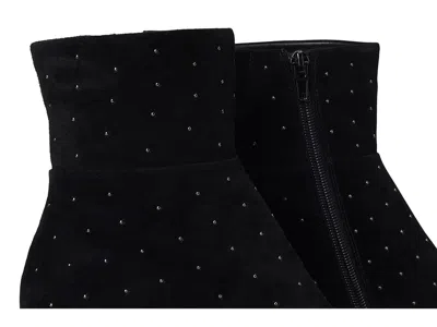 Vaneli Vava In Black