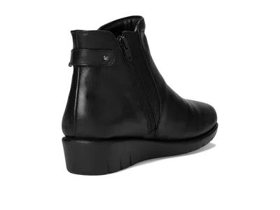 Spring Step Apso In Black