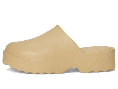 Roxy Maddy In Brown