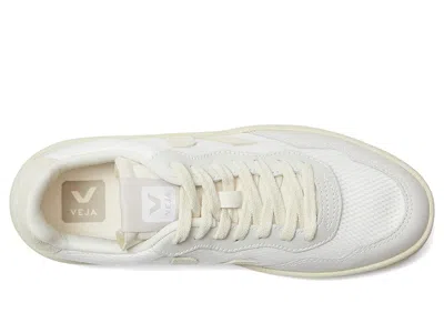 Veja V-90 In White