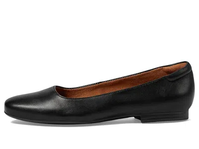 Naturalizer Wide Width Kelly Ballet Flat In Black