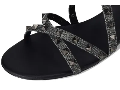 Vaneli Basira In Black