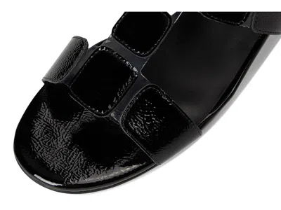 Vaneli Hatty In Black