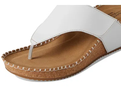 Comfortiva Edwyn Platform Wedge In White