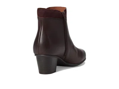 Cobb Hill Wynter In Red