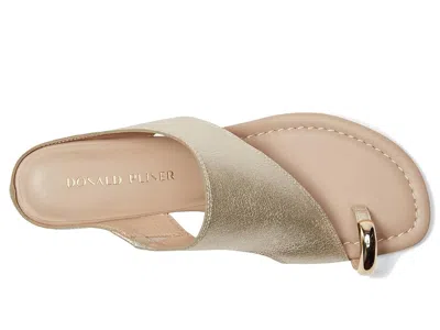 Donald Pliner Vesna Toe Loop Wedge Sandal In Platino