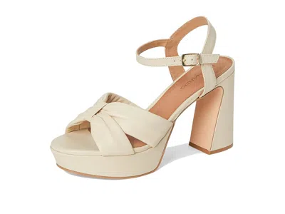 Bernardo Veronika In White