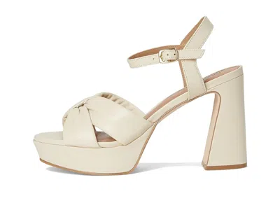 Bernardo Veronika In White