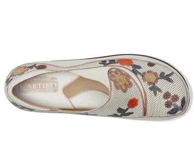 L'artiste By Spring Step Burbank-flower In Multi