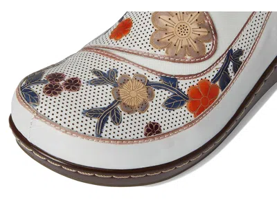 L'artiste By Spring Step Burbank-flower In Multi