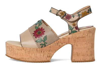 L'artiste By Spring Step Halena In White