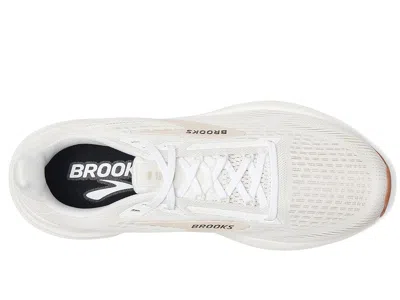 Brooks Revel 8 In White