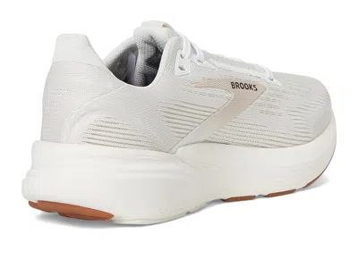 Brooks Revel 8 In White