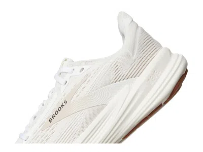 Brooks Revel 8 In White