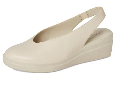 Naturalizer Sutton Pump In Neutral