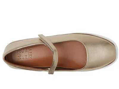 Naturalizer Behold2 In Gold