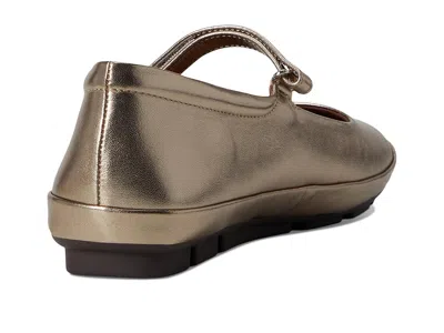 Naturalizer Behold2 In Gold