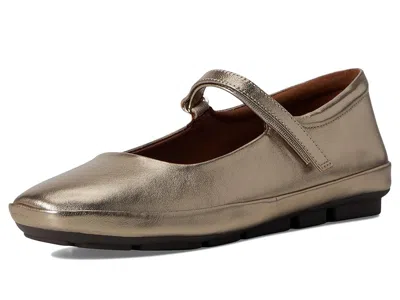 Naturalizer Behold2 In Gold