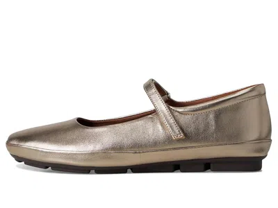 Naturalizer Behold2 In Gold