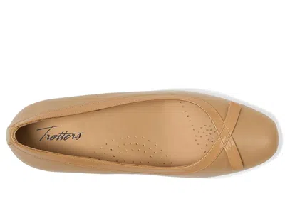 Trotters Devin Pump In Brown