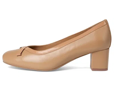 Trotters Devin Pump In Brown