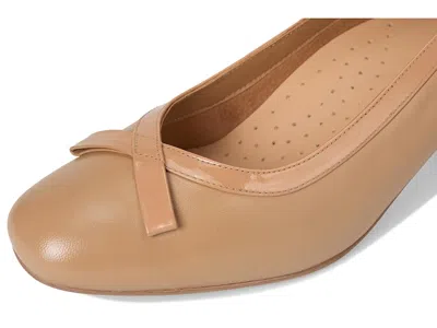 Trotters Devin Pump In Brown