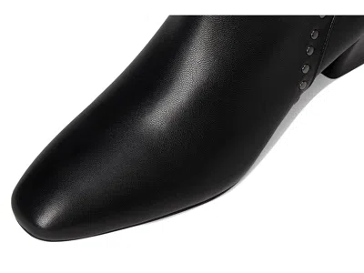 Vaneli Zoey In Black