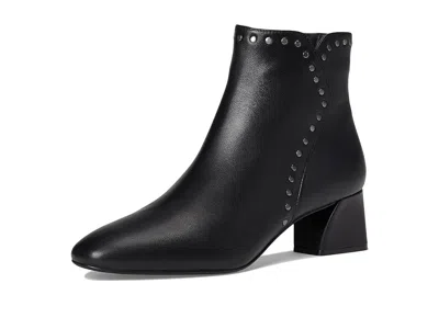 Vaneli Zoey In Black