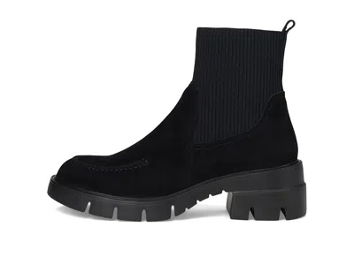 Vaneli Nalda In Black