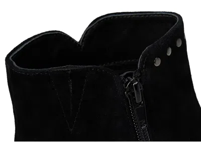 Vaneli Zoey In Black