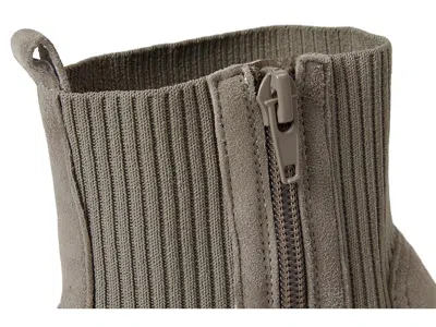 Vaneli Nalda In Brown